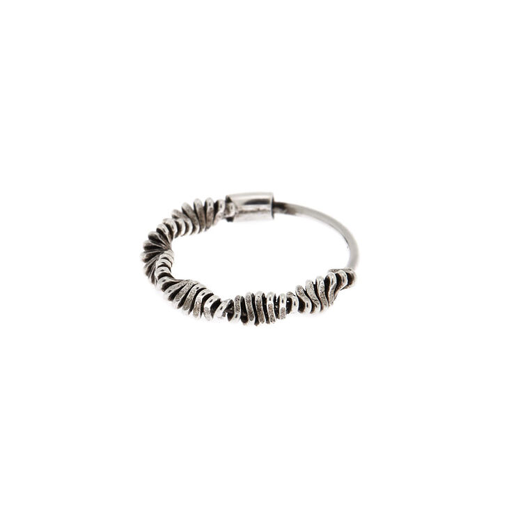 Anneau pour piercing de cartilage ondul&eacute; couleur argent&eacute;,