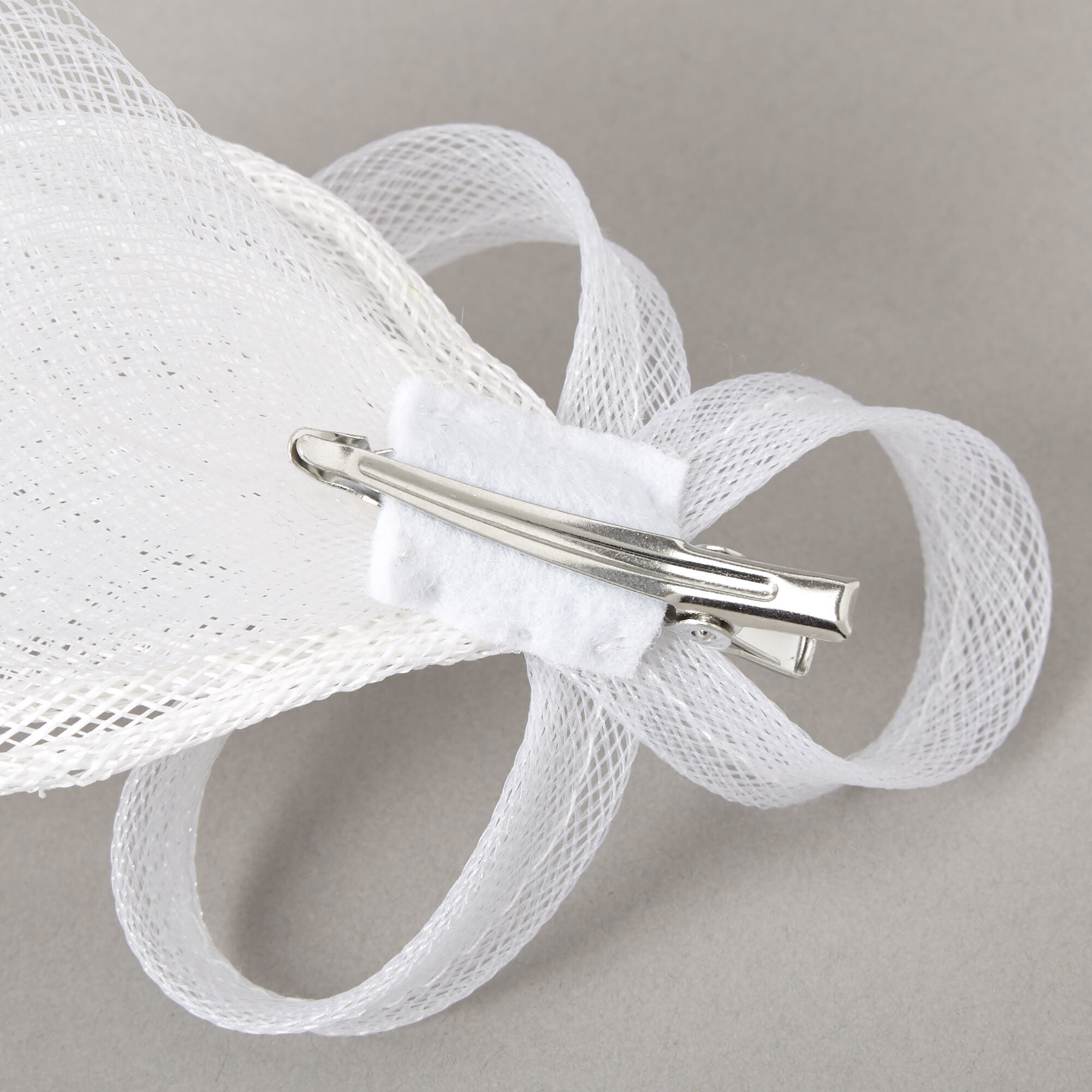 Embellished Teardrop Fascinator Hair Clip - White,