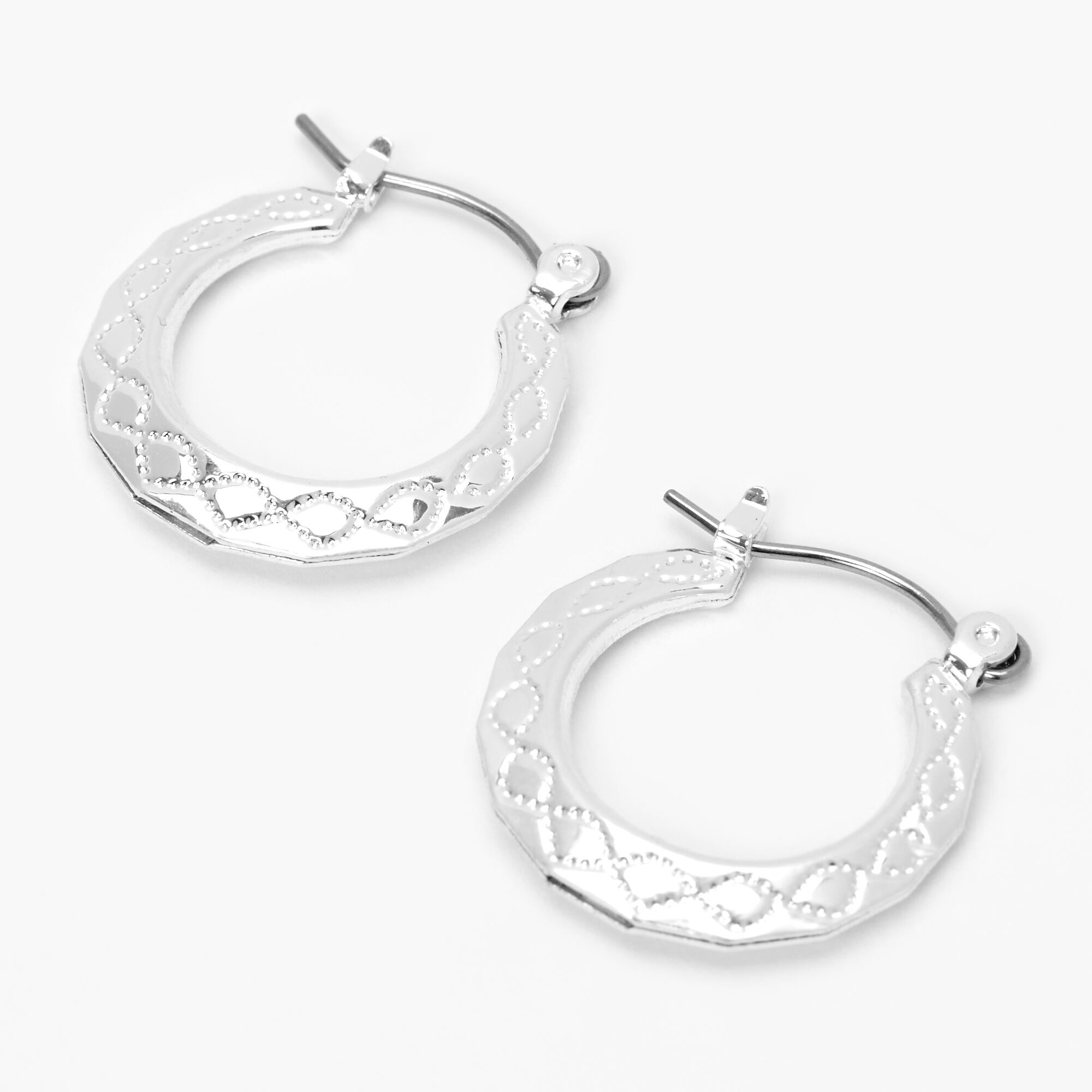 Claire's Créoles torsadées délicates 20 mm couleur argentée