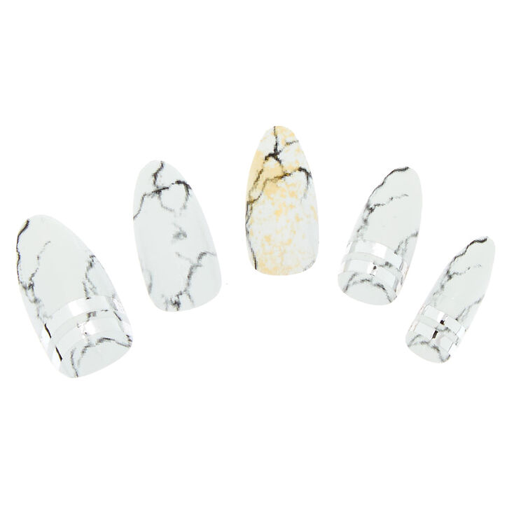 Claire's Faux ongles stiletto blancs effet marbré