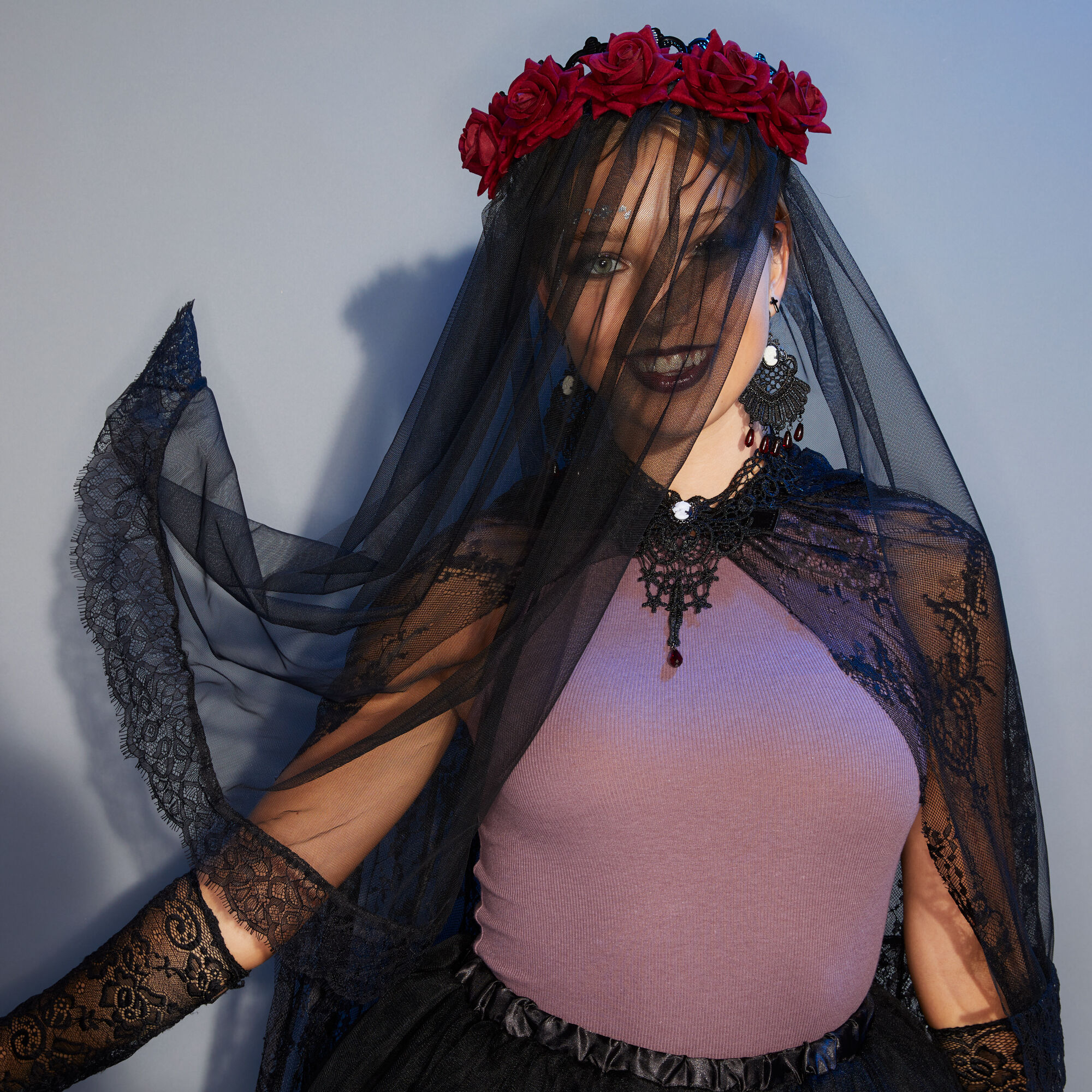 Serre-tête noir avec fleurs voile de mariée gothique Halloween déguisement fête 