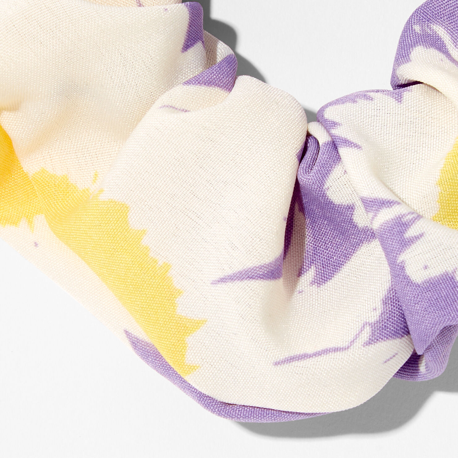 Small Lavender Daisy Scrunchie,