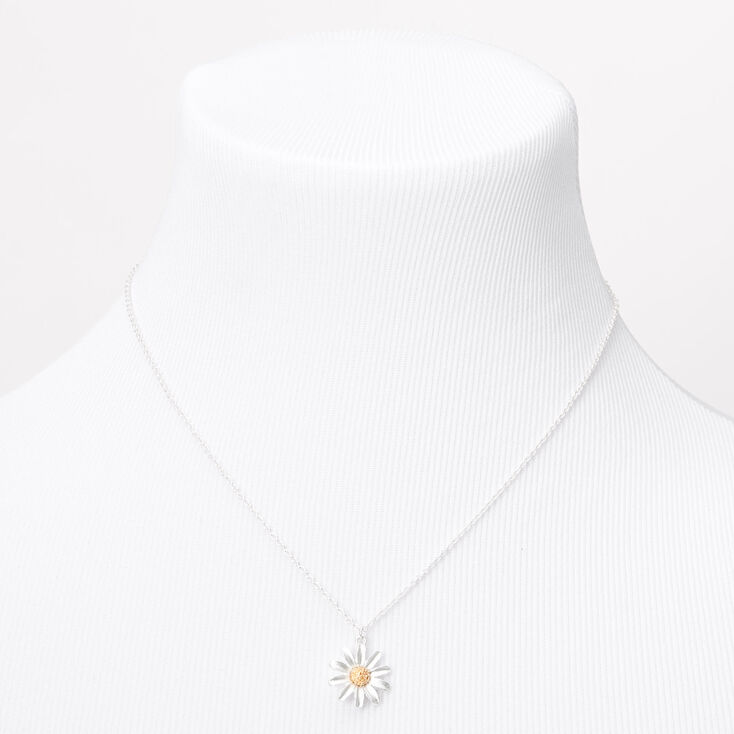 Collier &agrave; pendentif marguerite d&eacute;licat couleur argent&eacute;e,