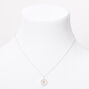 Collier &agrave; pendentif marguerite d&eacute;licat couleur argent&eacute;e,