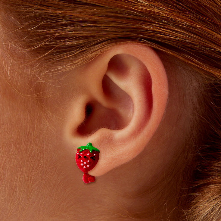 Boucles d&#39;oreilles &agrave; clip fraise pelucheuse,