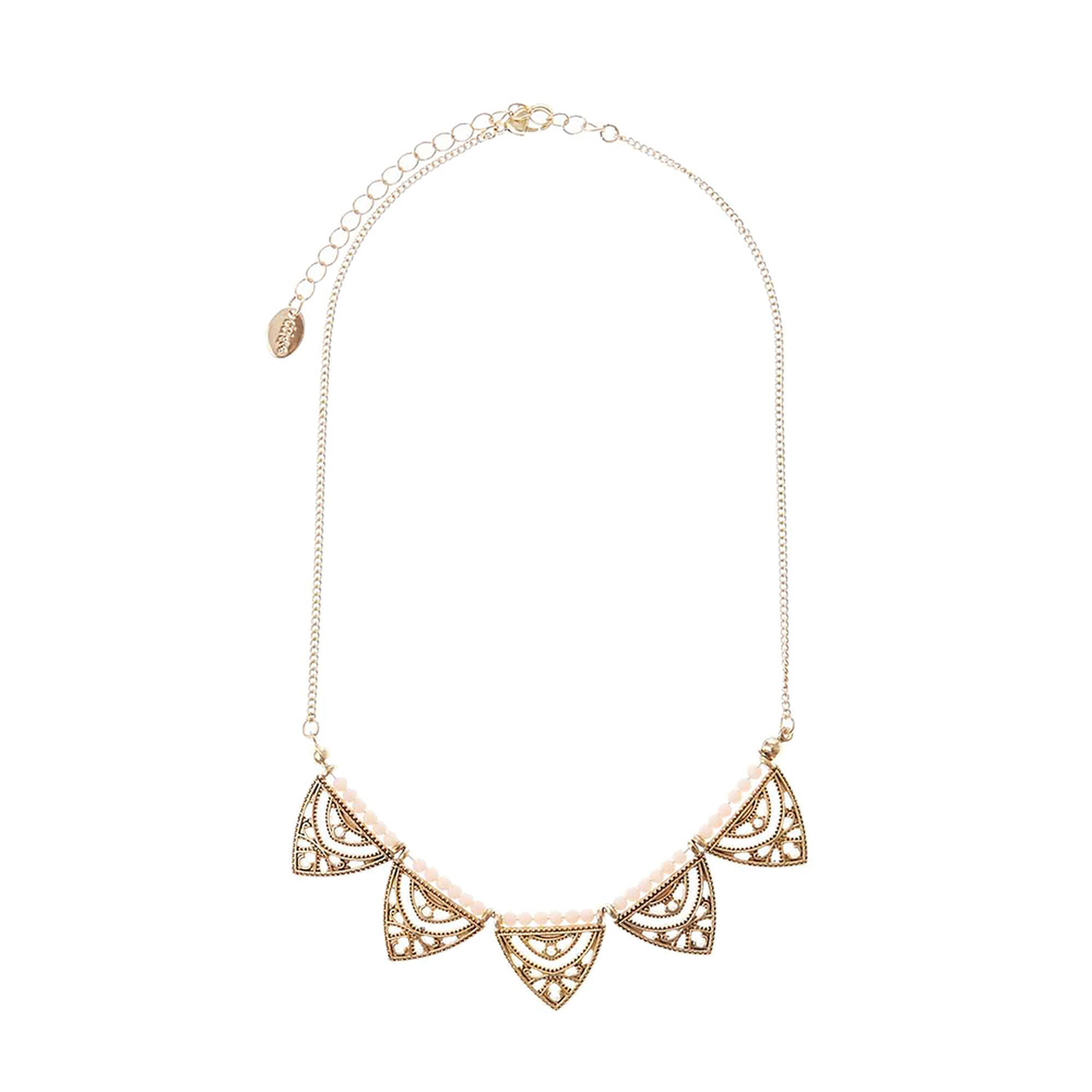 Bijoux fantaisie doré Suivez la voie de la mode avec ce bijou en collier long du créateur Zag Bijoux. Ce sautoir doré léger est agréable à porter et son motif pendentif s'inspire des tendances modernes! Il se compose en une fine chaîne qui découle jusqu'en un pendentif flèche gravé.