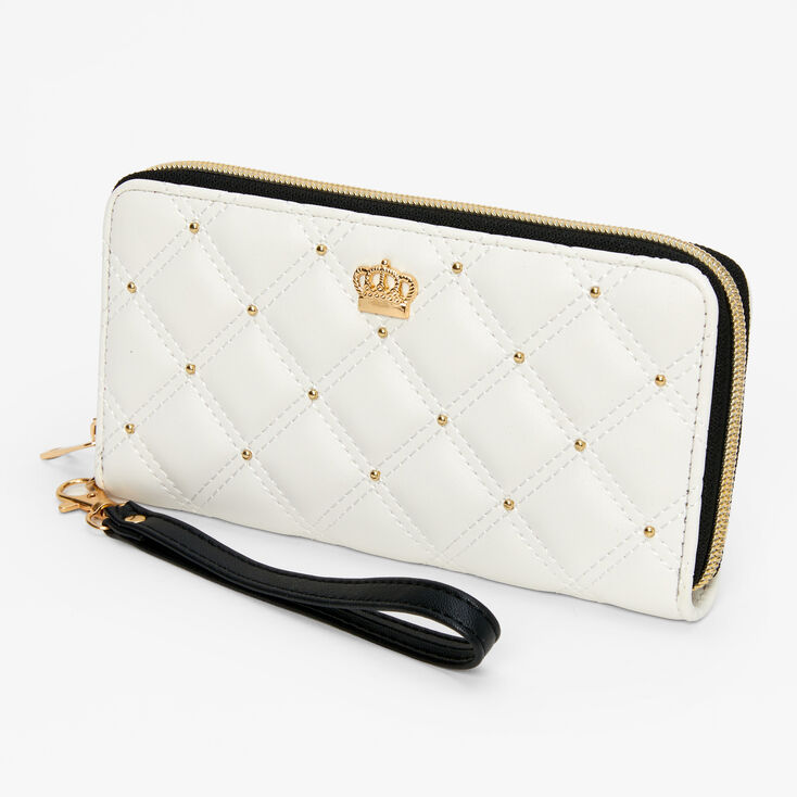Quilted White Wristlet,