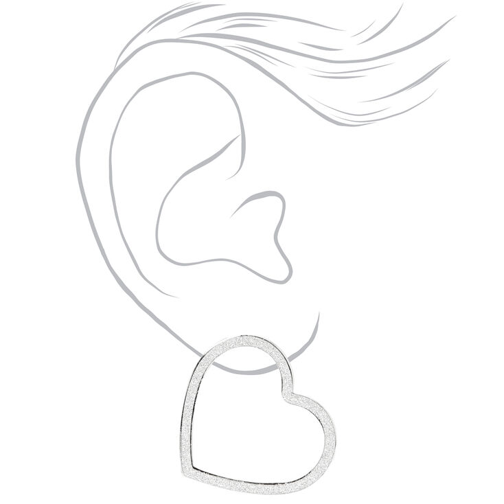 Clous d&#39;oreilles en forme de c&oelig;ur ajour&eacute;s &agrave; paillettes argent&eacute;es,
