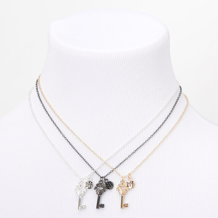 Colliers &agrave; pendentif cl&eacute; couronne best friends en m&eacute;taux mixtes - Lot de 3,