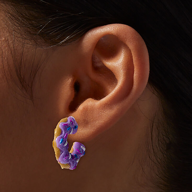 Cr&eacute;oles donuts violets phosphorescents,