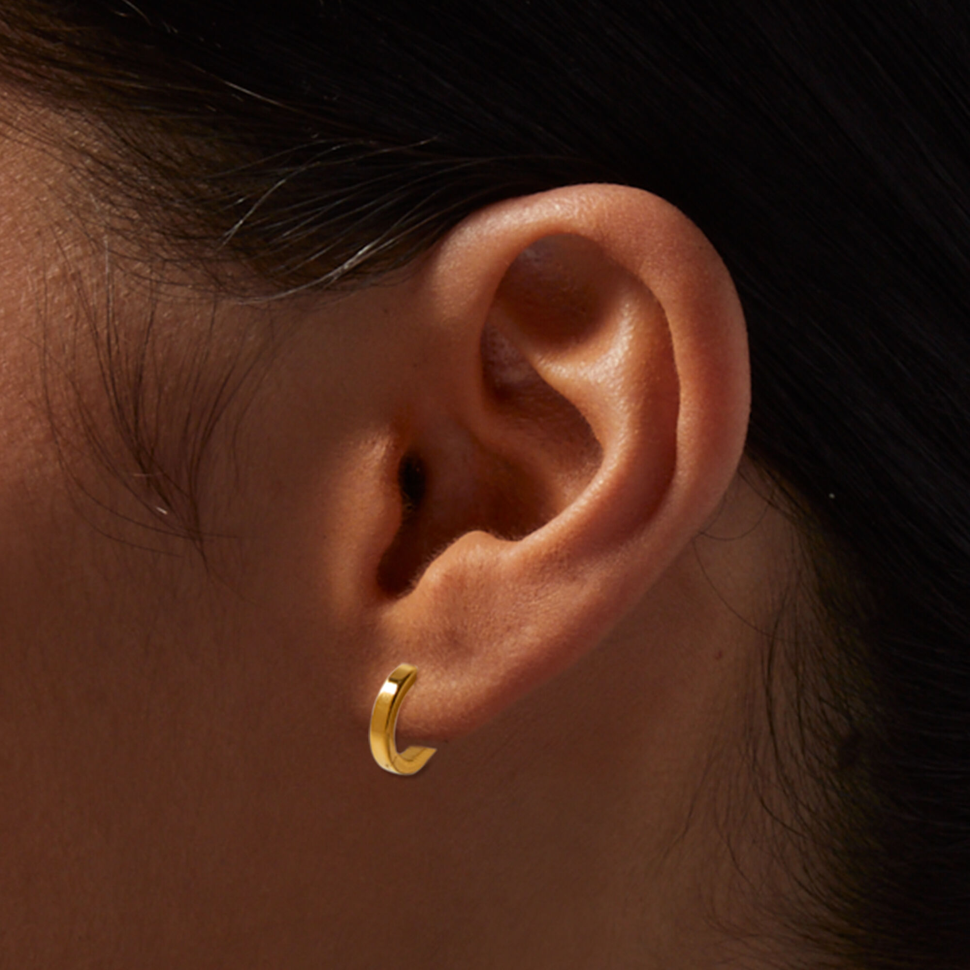 C LUXE by Claire s 18k Yellow Gold Plated Titanium 8MM Clicker