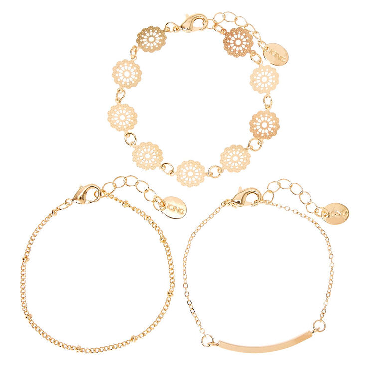 Lot de trois bracelets en filigrane,