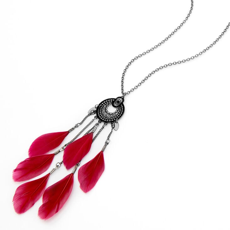 Claire's Long collier à plumes avec pendentif en médaillon couleur hématite - Rouge