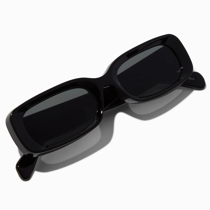 Lunettes de soleil rectangulaires fines noires &agrave; monture bomb&eacute;e,