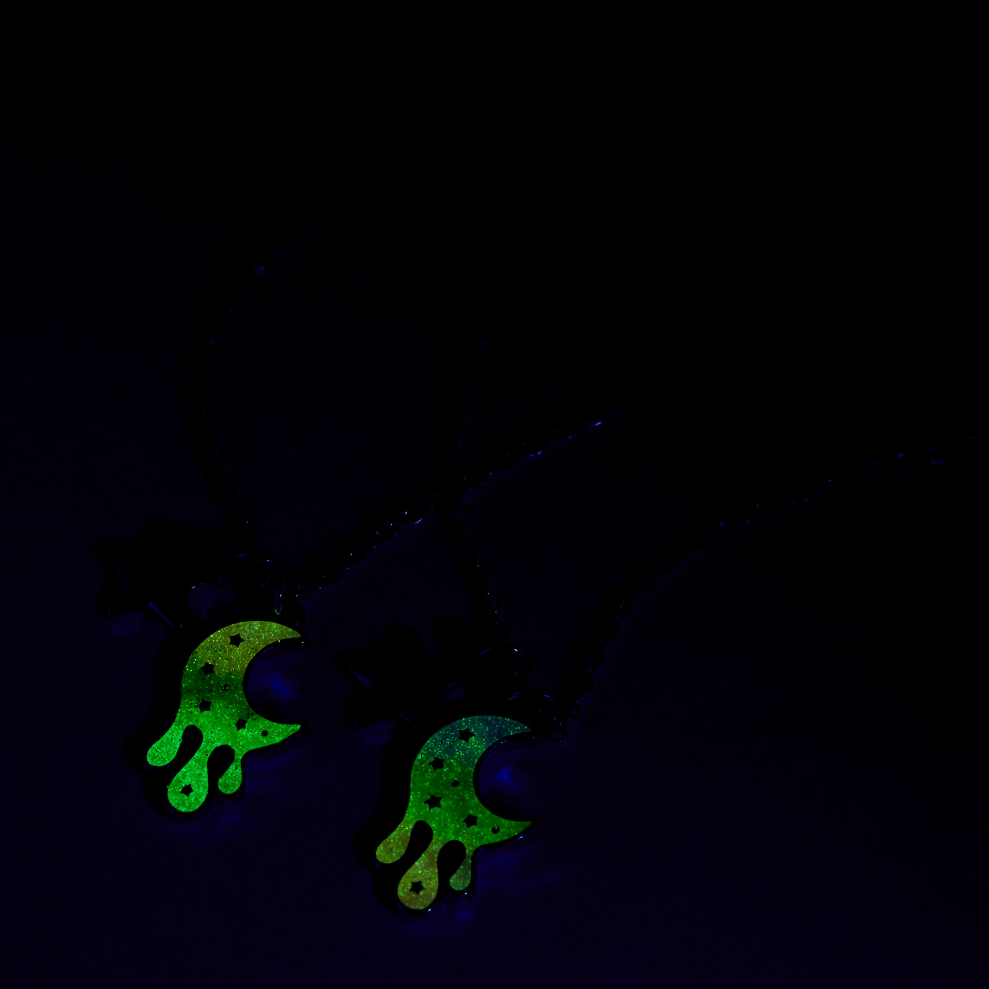 Colliers à pendentif lune dégoulinant phosphorescent best friends - Lot de 2,