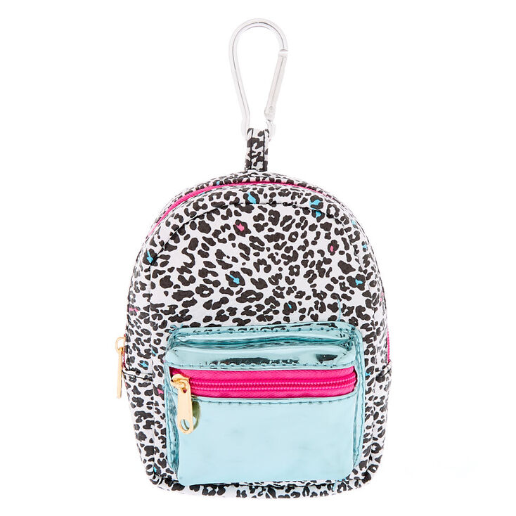 Claire's Mini porte-clés sac à dos à motif léopard arc-en-ciel