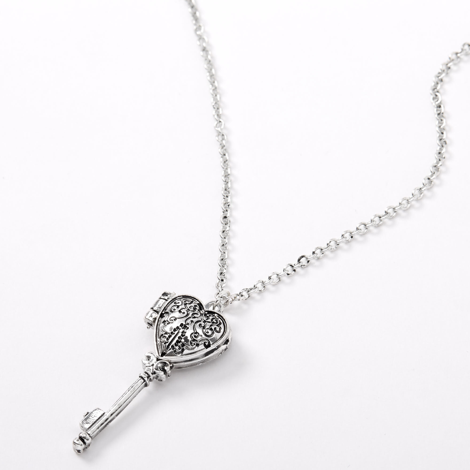 Heart on sale necklace claire's