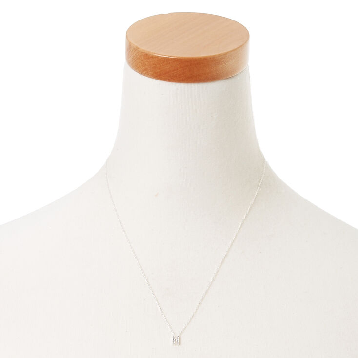 Collier &agrave; pendentif initiale ornement&eacute; couleur argent&eacute;e - H,