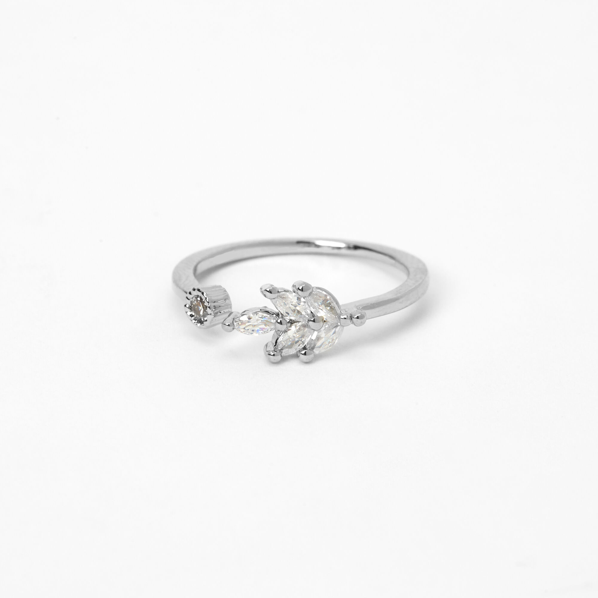 Piercing d'oreille en pointe 4 mm noir,