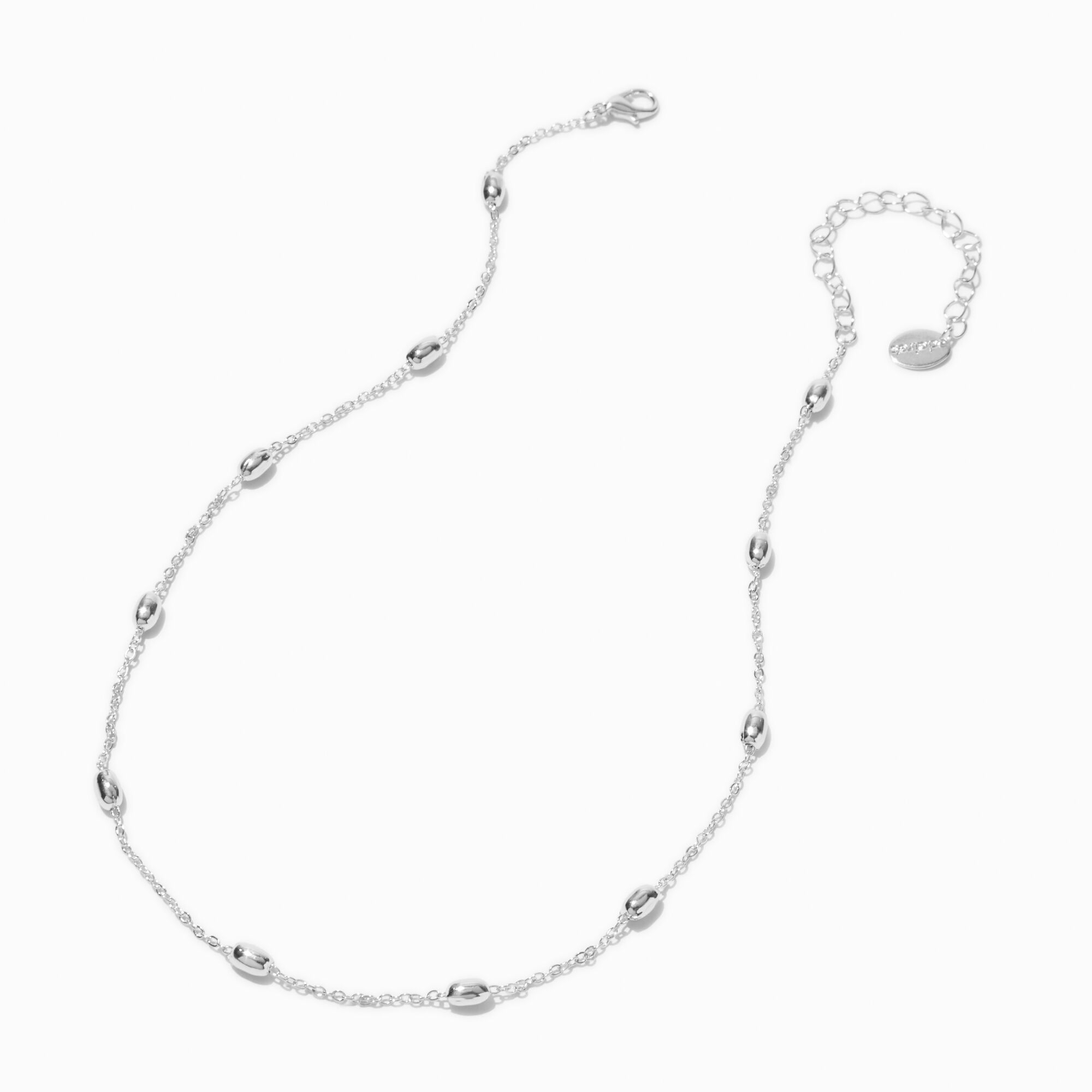 Collier perlé avec billes ovales couleur argentée,