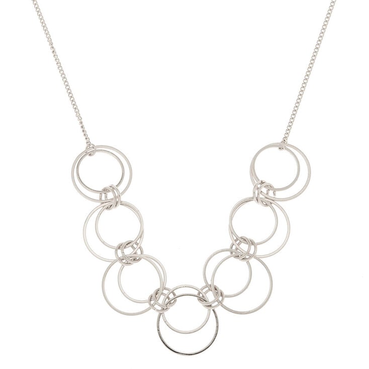 Claire's Collier volumineux à anneaux couleur argenté