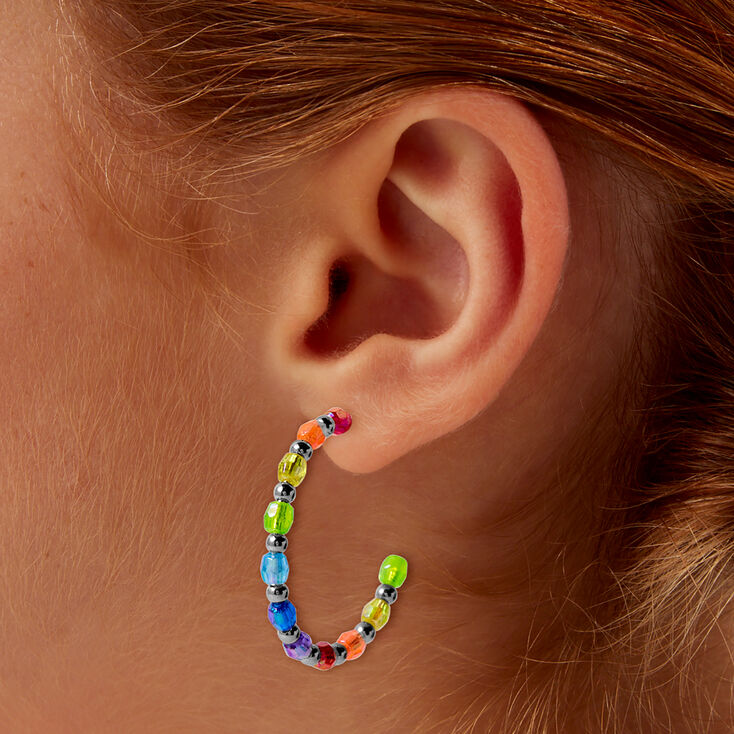 Cr&eacute;oles perl&eacute;es couleur argent&eacute;e et arc-en-ciel,