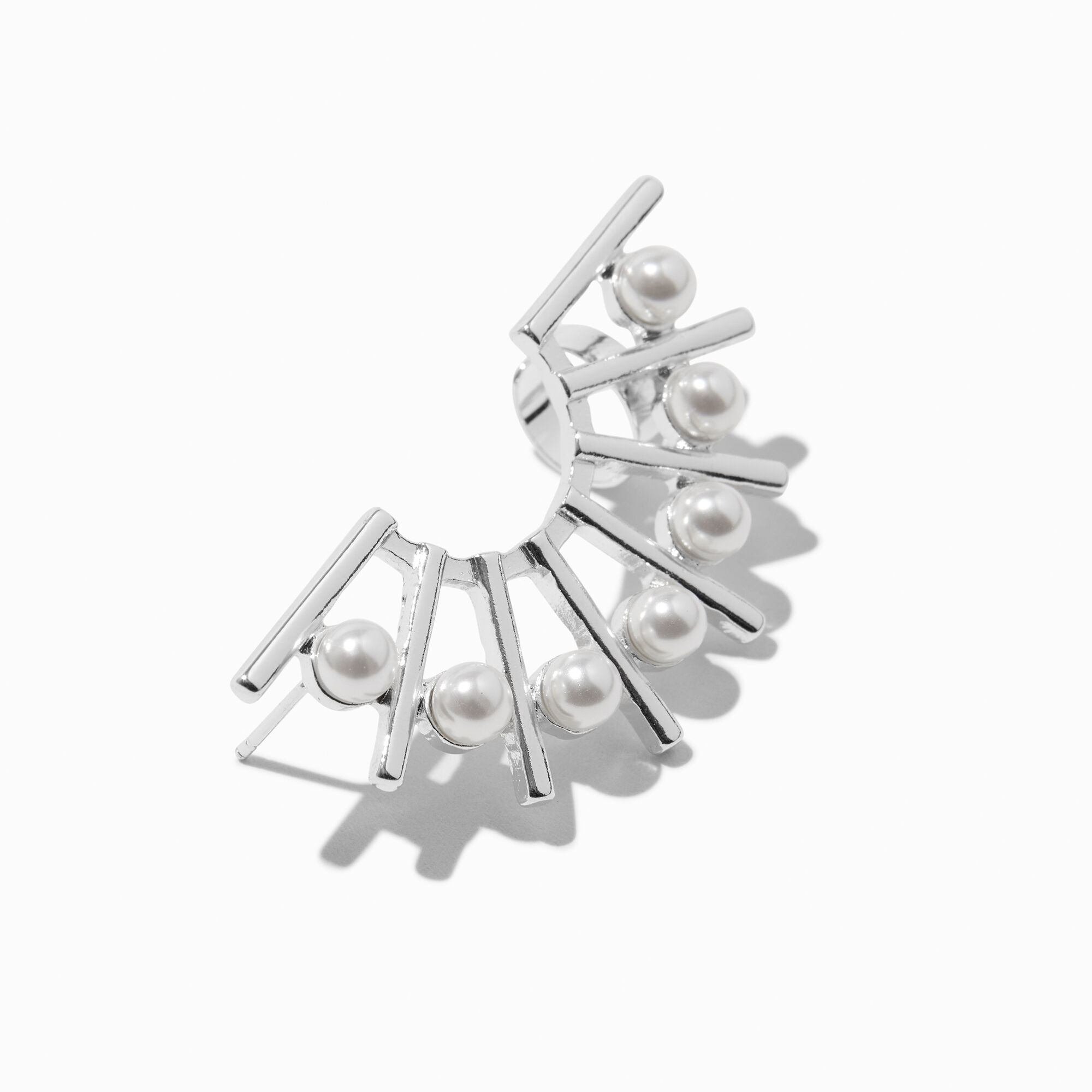 Claire's Manchette d’oreille pleine ornée de perles d'imitation couleur argentée