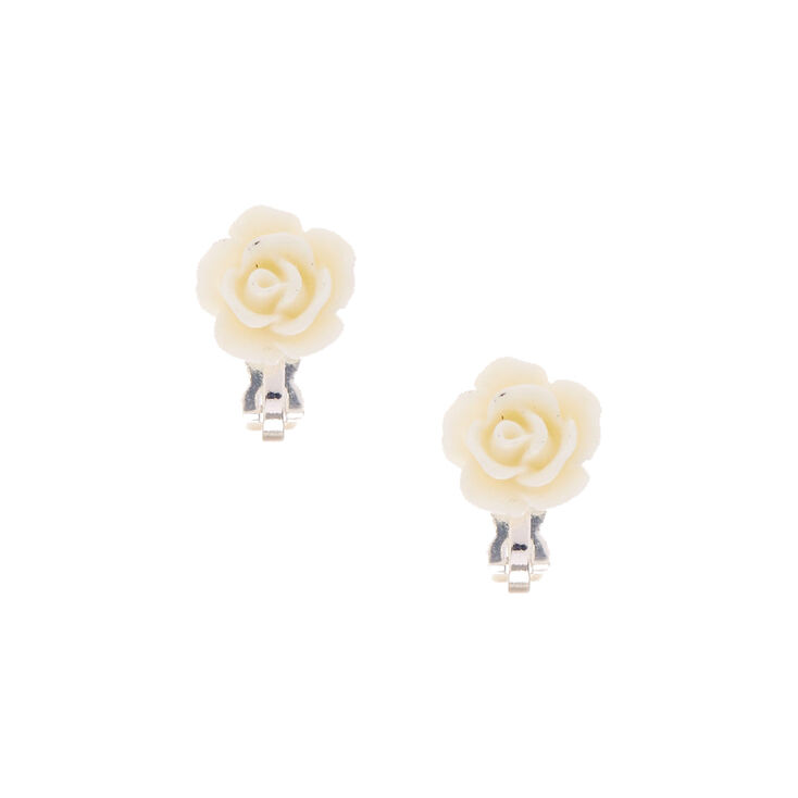 Boucles d&#39;oreilles &agrave; clip avec roses blanches sculpt&eacute;es,