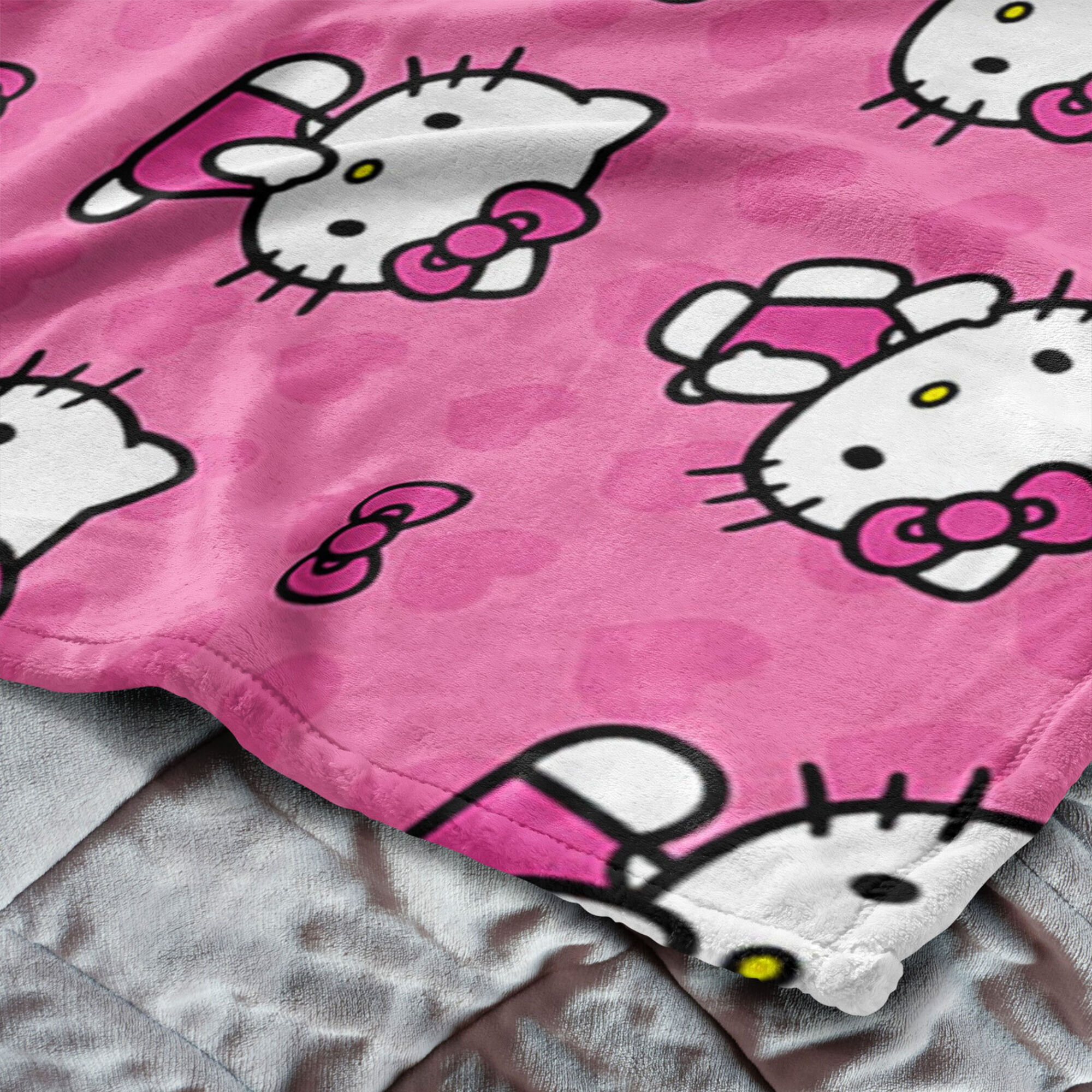 Hello Kitty® I Love Pink Silk Touch Throw (ds),