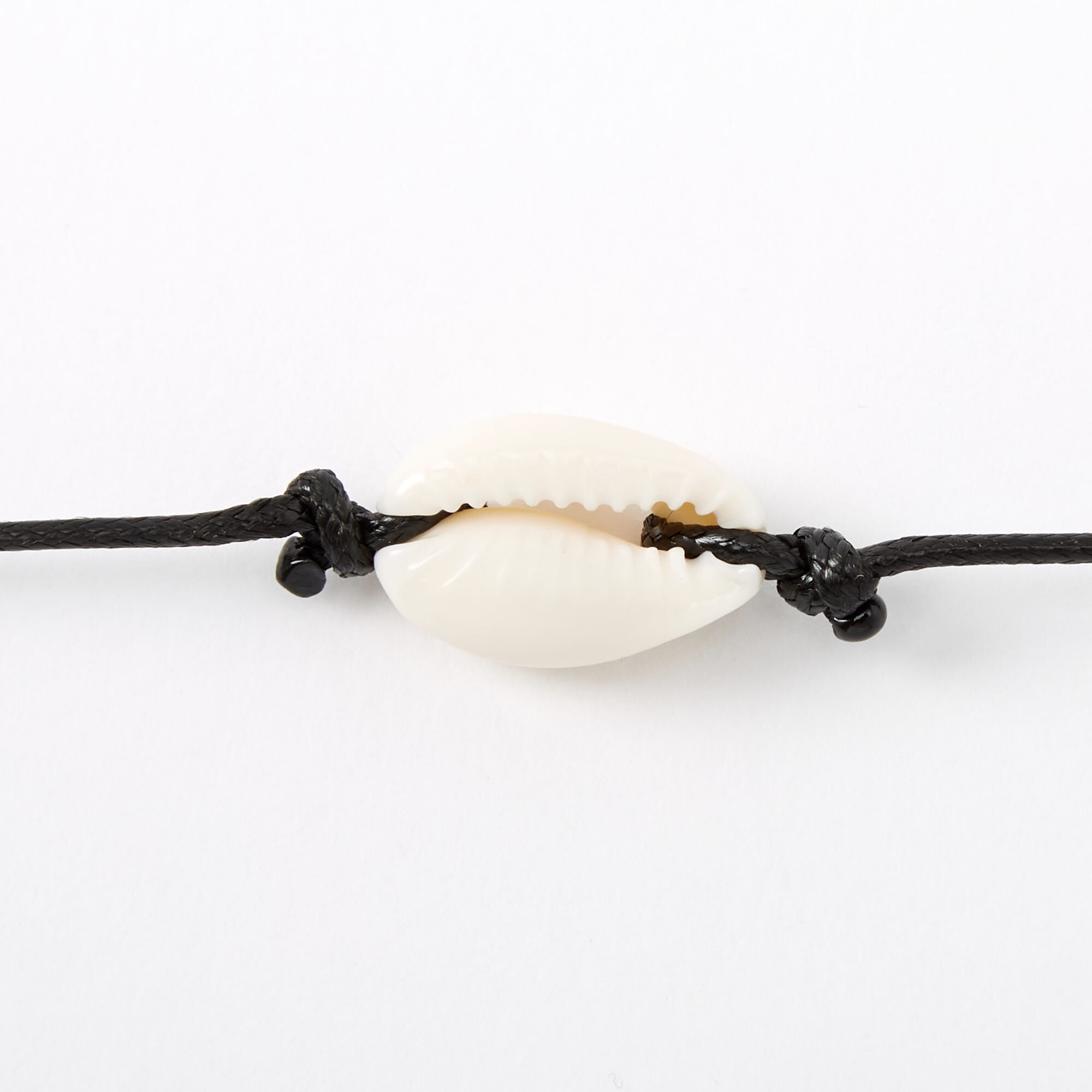 Single cowrie shell outlet necklace