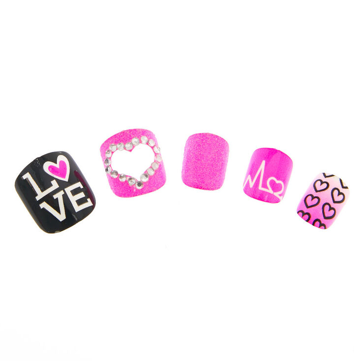 Faux ongles sur le th&egrave;me de l&rsquo;amour,