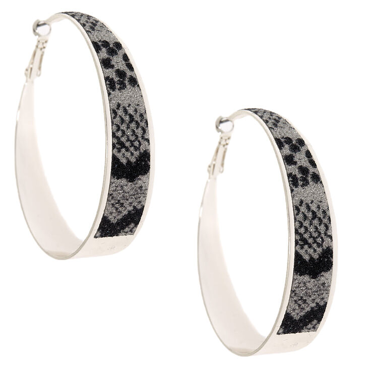 Claire's Créoles à imprimé peau de serpent pailleté 60 mm couleur argenté