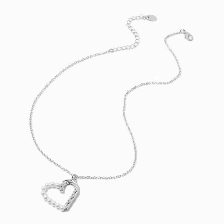 Collier &agrave; pendentif c&oelig;ur et perles d&#39;imitation textur&eacute;,