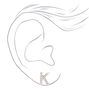 Clous d&#39;oreilles &agrave; initiale strass couleur argent&eacute;e - K,