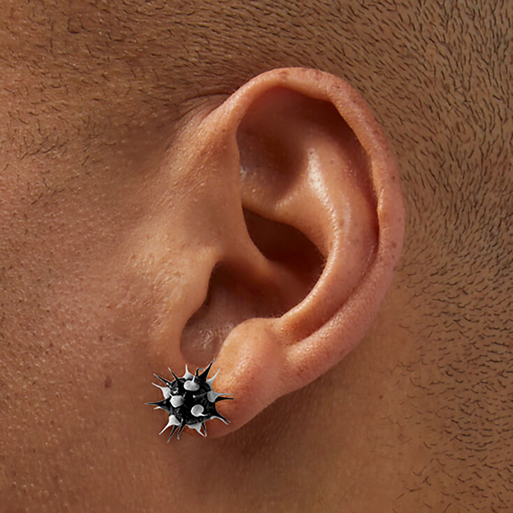 Clous d&#39;oreilles &agrave; pointes style rave noirs et blancs,