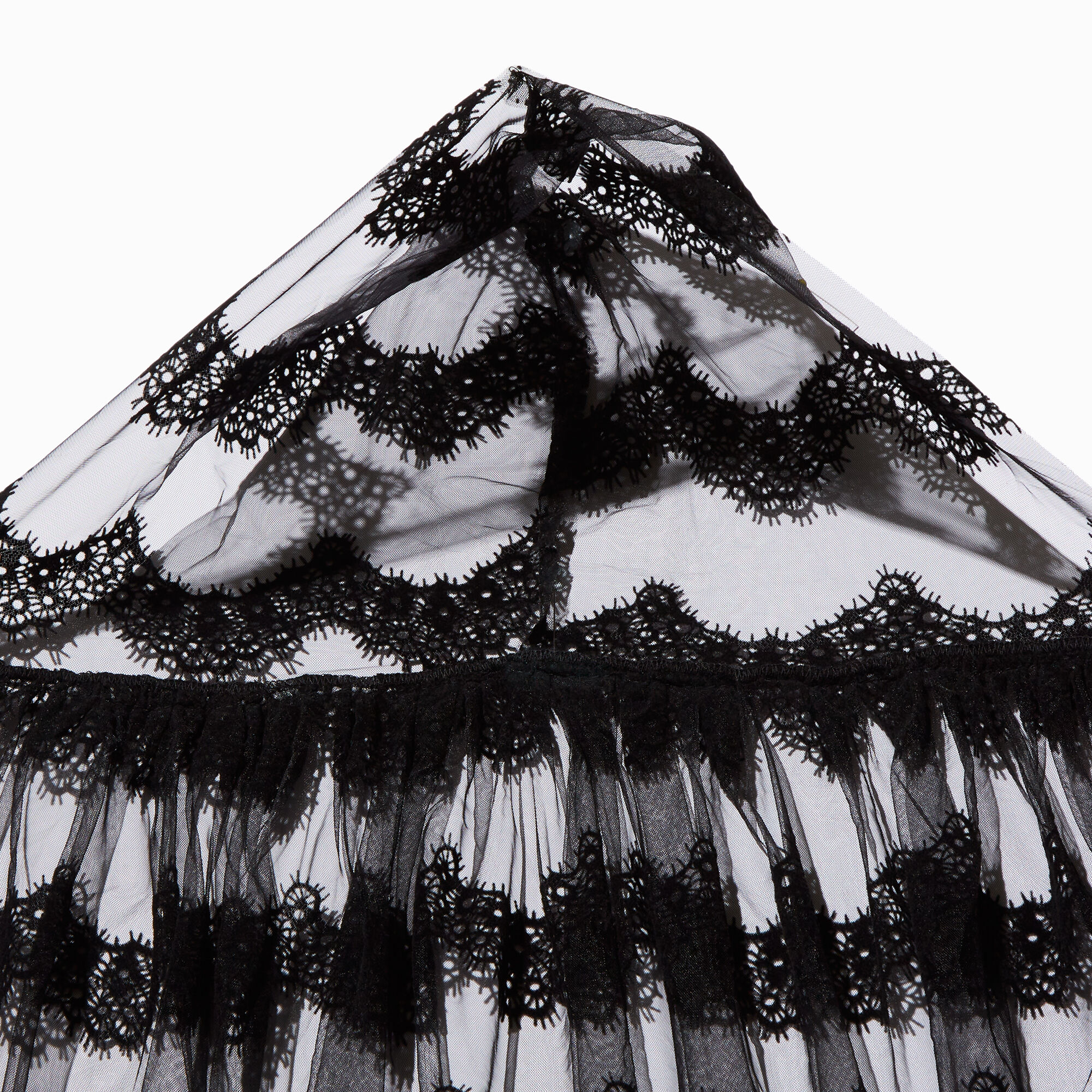 Cape à capuche en tissu extra-fin et dentelle noire,