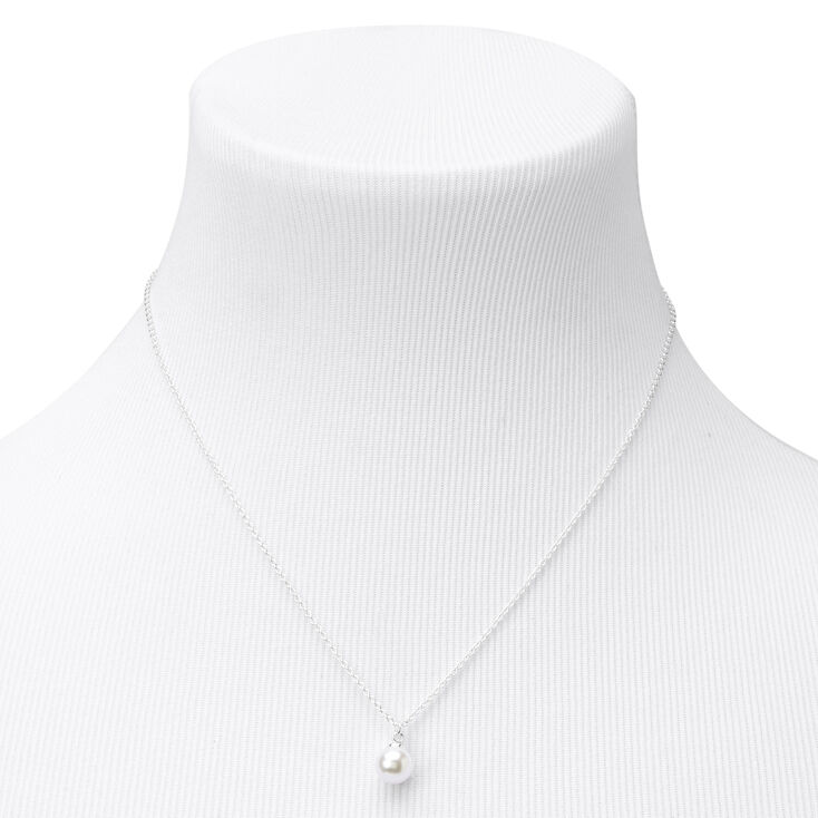 Collier &agrave; pendentif perle d&#39;imitation unique couleur argent&eacute;e,