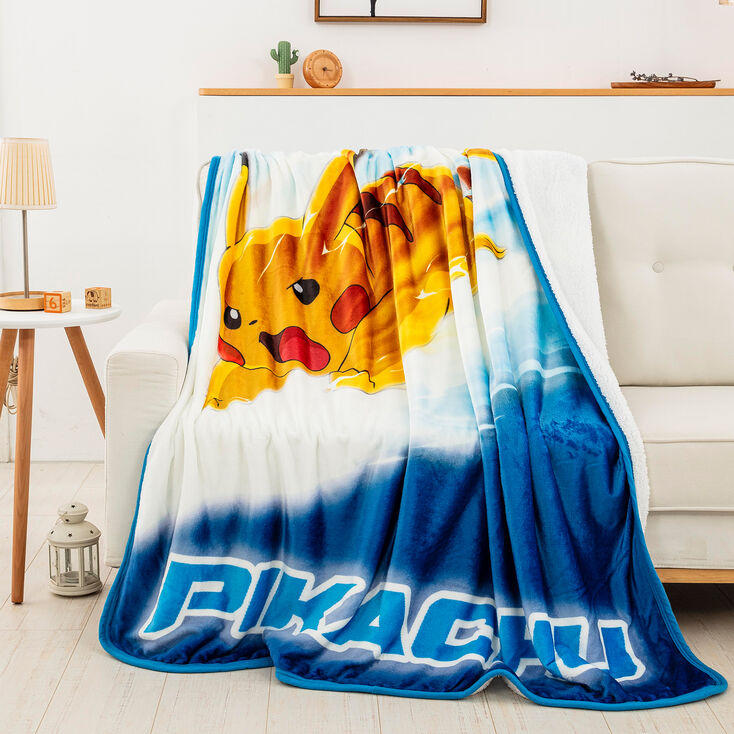 Pok&eacute;mon&trade; Pikachu Oversized Silk Touch Sherpa Throw Blanket,