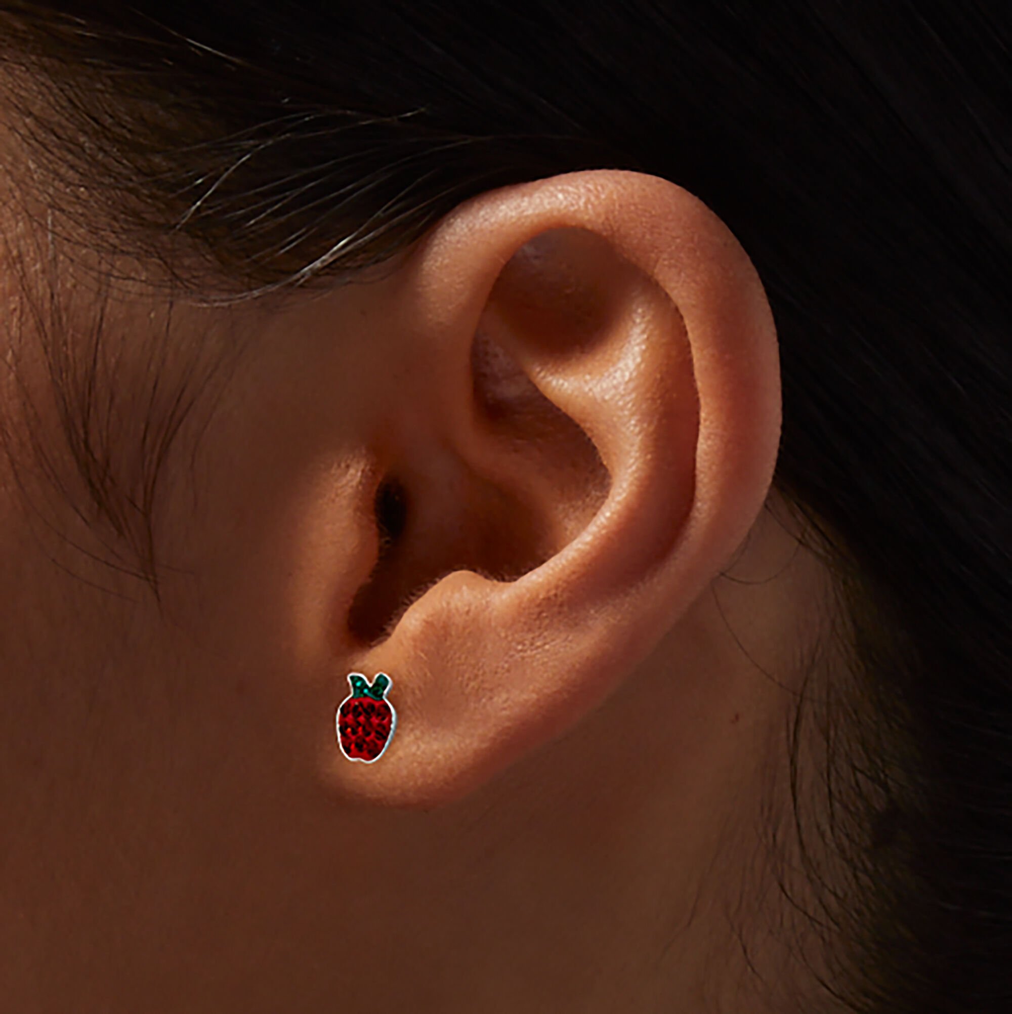 Clous d'oreilles pomme rouge en pavé strass couleur argentée C LUXE by Claire's,