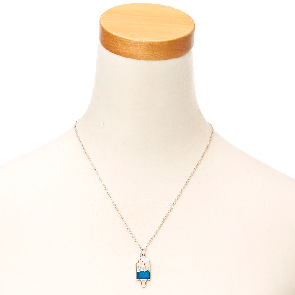 Collier à pendentif glace à l'eau,