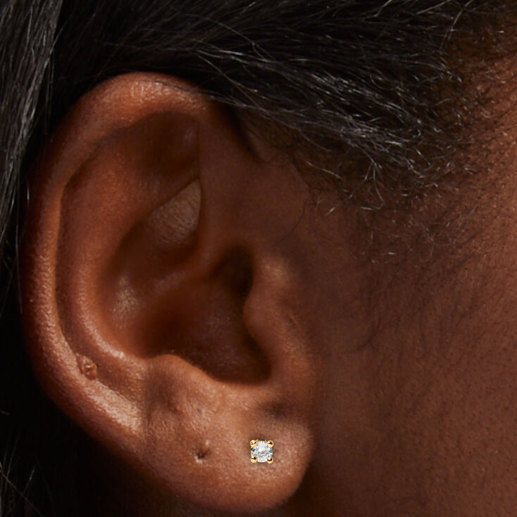 Clous d&rsquo;oreilles panier ronds 3&nbsp;mm avec zircon cubique couleur dor&eacute;e C LUXE by Claire&rsquo;s,