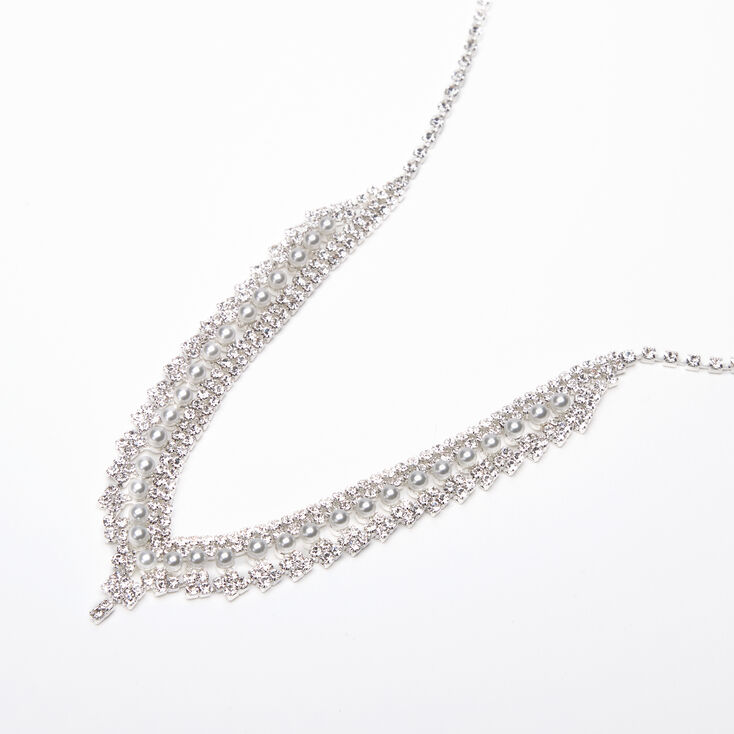 Collier de caract&egrave;re en chevron avec strass et perles d&#39;imitation couleur argent&eacute;e,