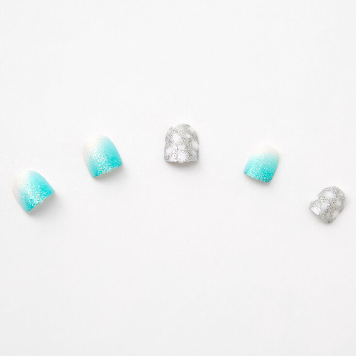 Faux ongles autocollants carr&eacute;s avec d&eacute;grad&eacute; bleu pastel Claire&#39;s&nbsp;Club &#40;lot de 10&#41;,