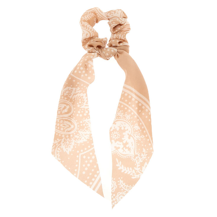 Claire's Chouchou foulard à motif cachemire satiné couleur nude