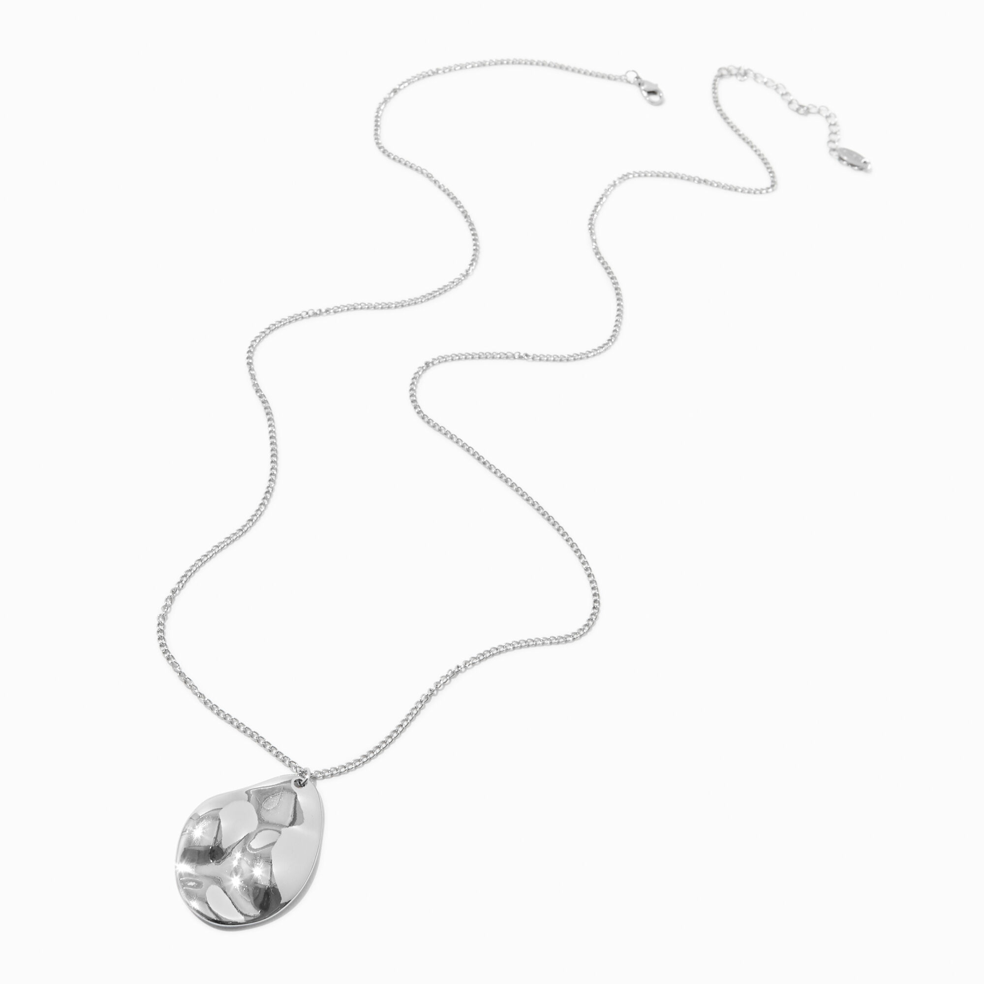 Collier long à pendentif ovale texturé couleur argentée,