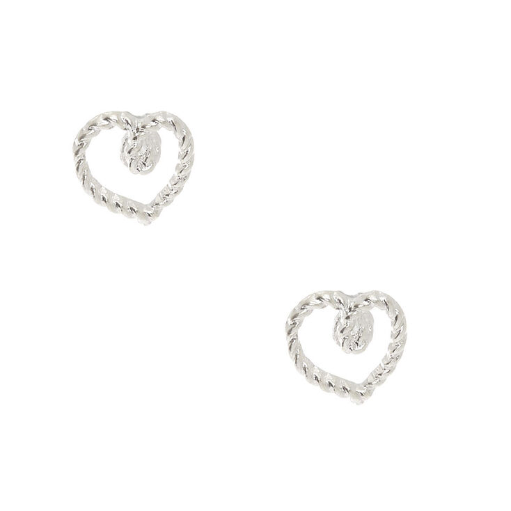 Clous d&#39;oreilles c&oelig;ur couleur argent&eacute;,