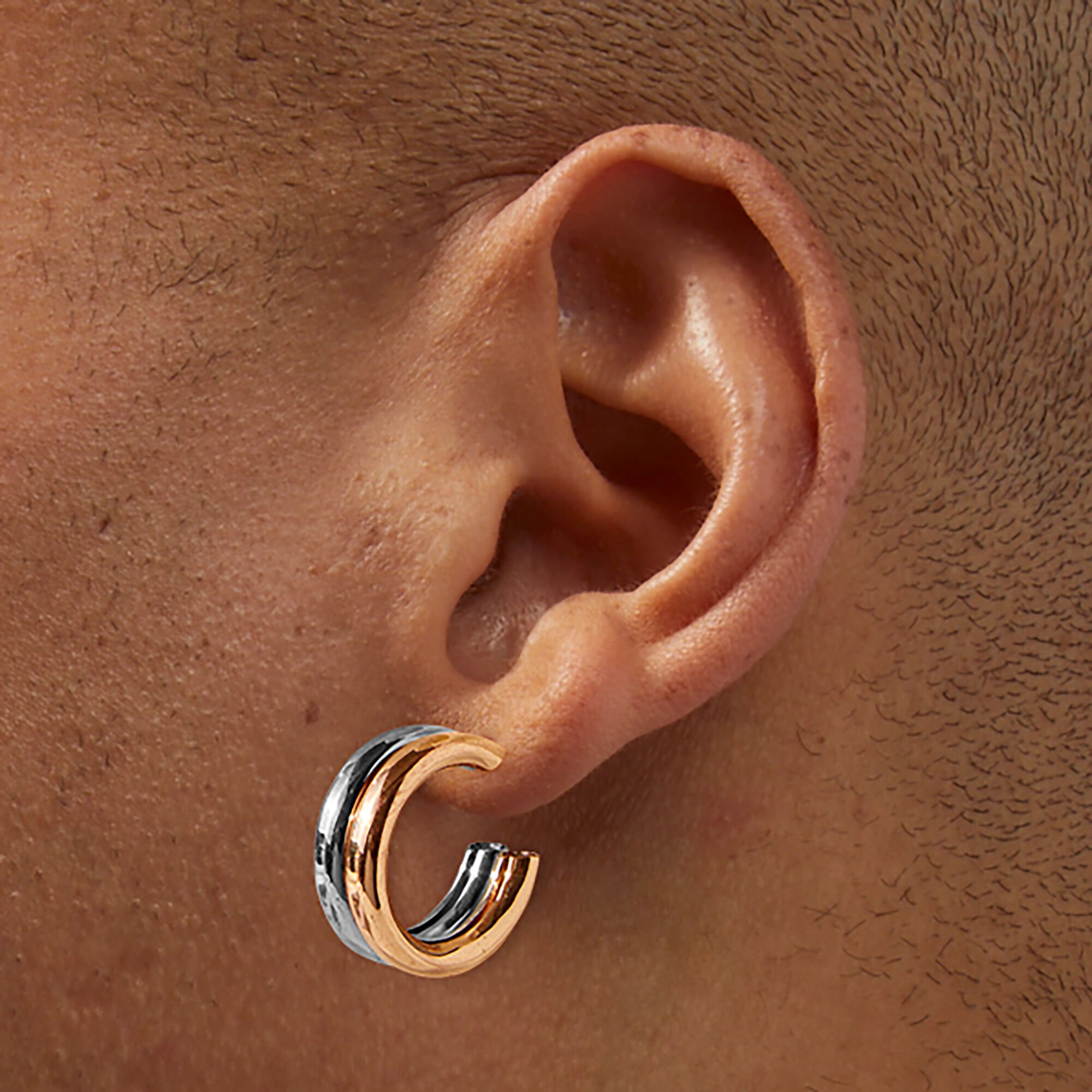 Boucles d'oreilles huggies en métaux mixtes,