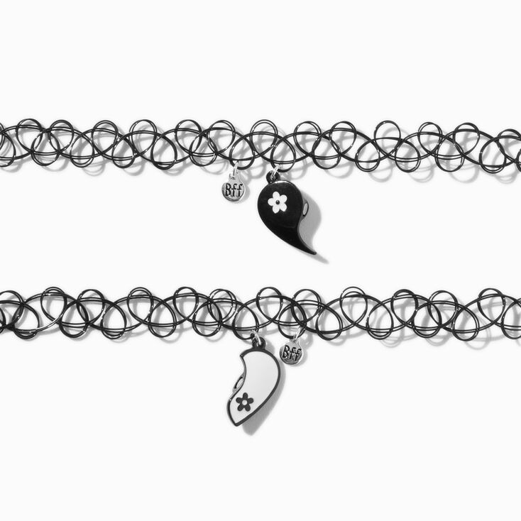 Ras-de-cou best friends effet tatouage phosphorescents avec c&oelig;ur fendu noir et blanc - Lot de 2,