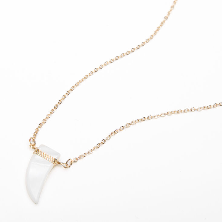 Claire's Collier à pendentif long coquillage et corne couleur dorée