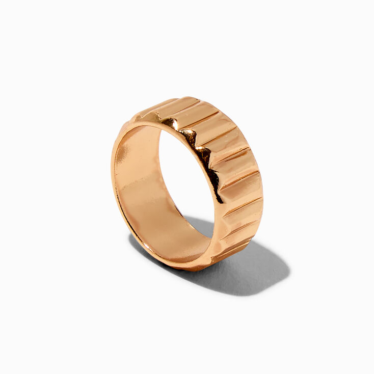 Bague nervur&eacute;e bomb&eacute;e couleur dor&eacute;e,